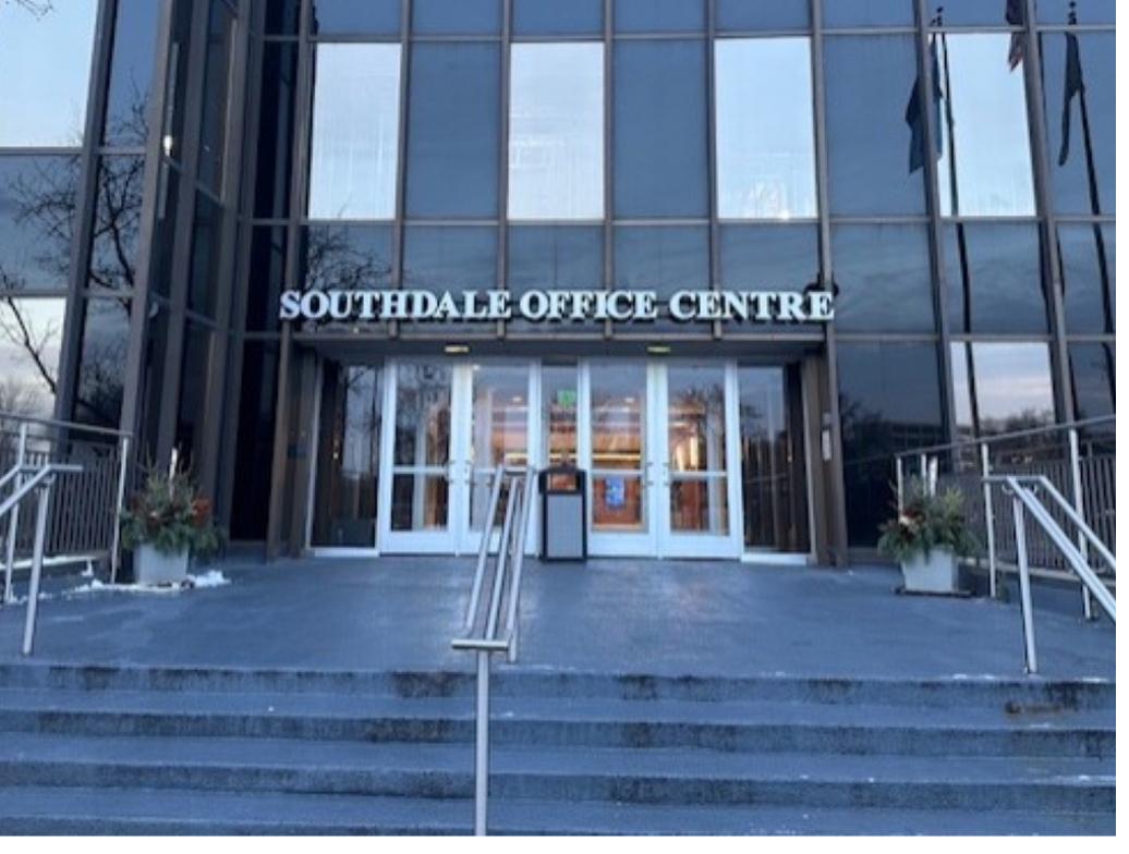 Exterior entryway of Minnesota Mental Health Clinics Edina location